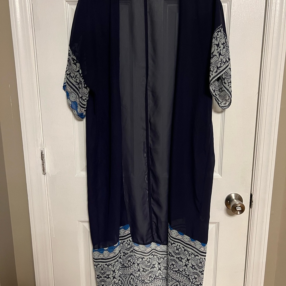White and Gray Patterned Kimono